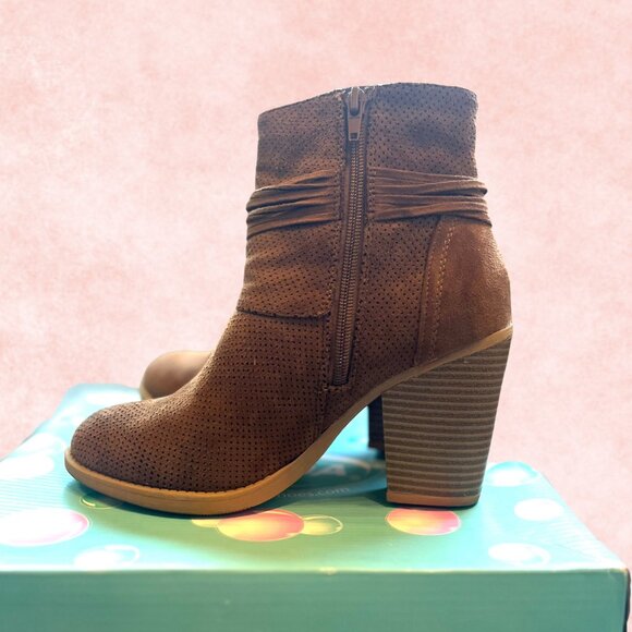 Soda Brown Suede Block Heel Ankle Boots – Size 8 - Picture 2 of 5